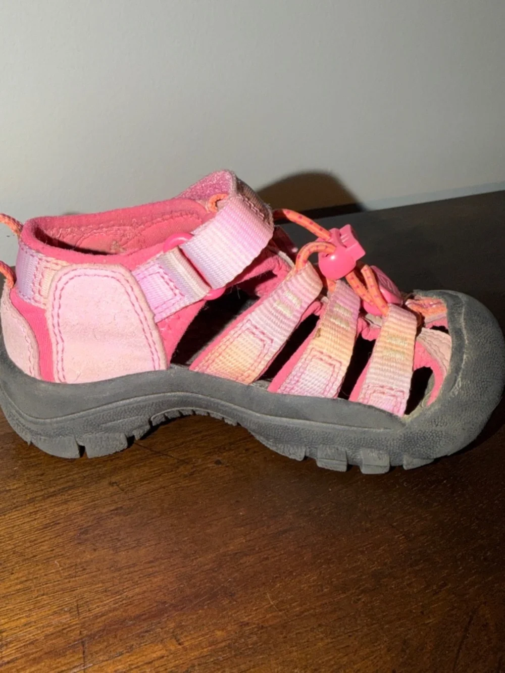 Keen Girls Rubber Toe Newport Hiking Walking Sandals Size 8 Pink Multi